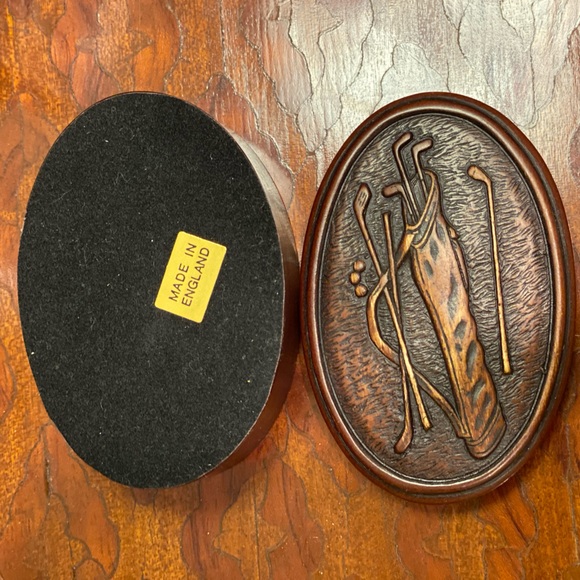Golf Trinket Box with Lid. Wood-Look Resin with Old Scottish Clubs in Golf Bag. - Picture 3 of 5